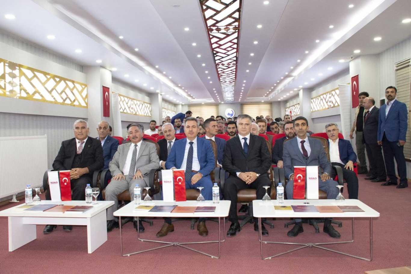 İş ahlakı paneli düzenlendi İş ahlakı paneli düzenlendi